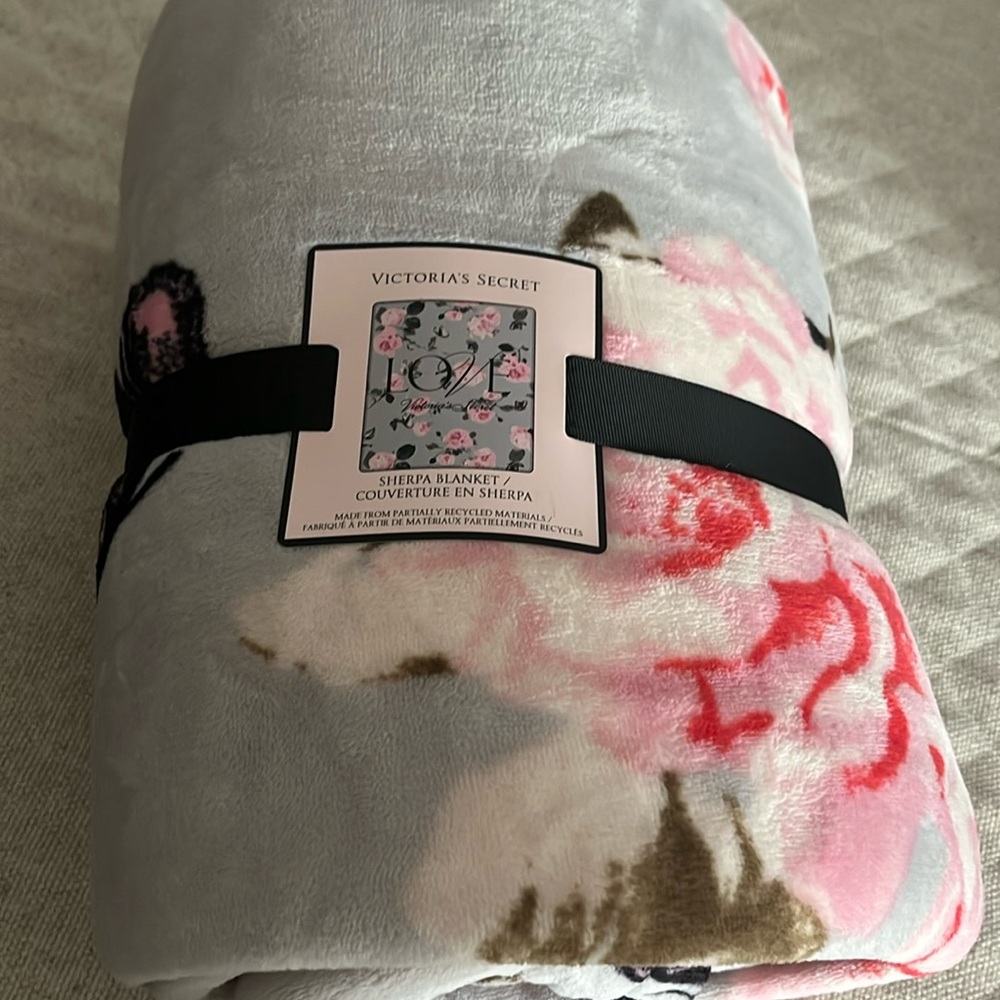 Victoria’s Secret Sherpa blanket